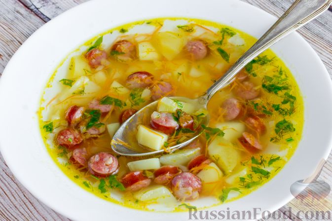 Гороховый суп с охотничьими колбасками и плавленым сырком