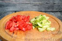 Фото приготовления рецепта: Омлет с куриным фаршем и начинкой из овощей - шаг №6