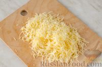 Фото приготовления рецепта: Сырный омлет с картофелем, сосисками и помидорами - шаг №9