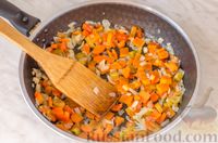 Фото приготовления рецепта: Суп с капустой, макаронами и помидорами - шаг №6