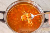 Фото приготовления рецепта: Суп с капустой, макаронами и помидорами - шаг №12
