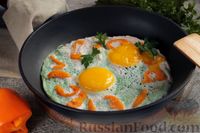 Фото к рецепту: Цветная яичница с болгарским перцем