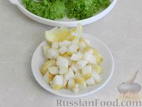 Фото приготовления рецепта: Салат с ветчиной, грушей и грецкими орехами - шаг №2
