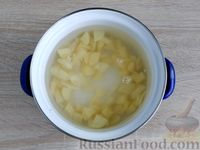 Фото приготовления рецепта: Суп с картофелем и охотничьими колбасками - шаг №3