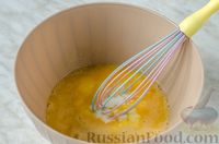 Фото приготовления рецепта: Омлетные рулетики с начинкой из моркови и сыра - шаг №3