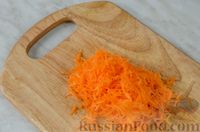 Фото приготовления рецепта: Омлетные рулетики с начинкой из моркови и сыра - шаг №7