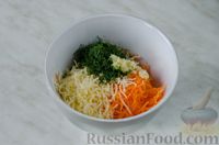 Фото приготовления рецепта: Омлетные рулетики с начинкой из моркови и сыра - шаг №10