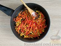Фото приготовления рецепта: Рис с морепродуктами и овощами - шаг №8