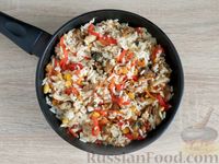 Фото приготовления рецепта: Рис с морепродуктами и овощами - шаг №12