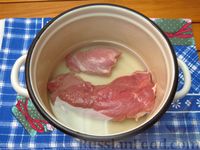 Фото приготовления рецепта: Свекольный салат со свининой и яйцами - шаг №2
