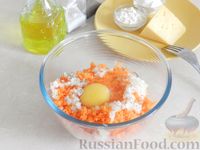 Фото приготовления рецепта: Морковные оладьи с сыром - шаг №5