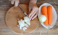 Фото приготовления рецепта: Кабачковый рулет с луком, морковью и сыром - шаг №7