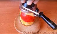 Фото приготовления рецепта: Маринованный перец с айвой "Сладкая парочка"  (на зиму) - шаг №7