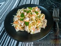 Фото приготовления рецепта: Капустный салат с мясом, морковью и маринованным луком - шаг №13