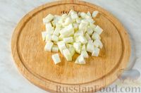 Фото приготовления рецепта: Салат с крабовыми палочками, сыром и грушей - шаг №5