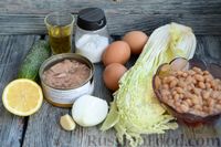 Фото приготовления рецепта: Капустный салат с тунцом, огурцом, фасолью и яйцами - шаг №1