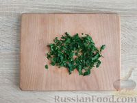 Фото приготовления рецепта: Салат из свёклы с брынзой и зеленью - шаг №5