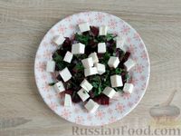 Фото приготовления рецепта: Салат из свёклы с брынзой и зеленью - шаг №8