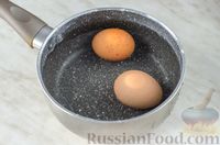 Фото приготовления рецепта: Салат из свёклы с сыром и яйцами - шаг №3