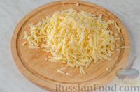 Фото приготовления рецепта: Салат из свёклы с сыром и яйцами - шаг №4