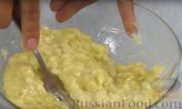 Фото приготовления рецепта: Тыквенные оладьи с сыром - шаг №2