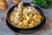 Фото приготовления рецепта: Картошка, тушенная с курицей и майонезом - шаг №10