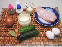 Фото приготовления рецепта: Салат с курицей, огурцами и омлетными блинчиками - шаг №1