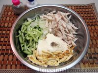 Фото приготовления рецепта: Салат с курицей, огурцами и омлетными блинчиками - шаг №12