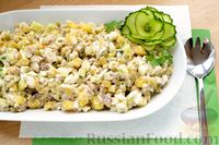 Фото приготовления рецепта: Салат с сардинами в масле и консервированным горошком - шаг №9