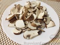Фото приготовления рецепта: Салат с печенью и грибами - шаг №5