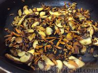 Фото приготовления рецепта: Салат с печенью и грибами - шаг №11
