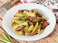 Фото к рецепту: Картофель, жаренный  с мясом и грибами