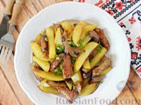 Фото приготовления рецепта: Картофель, жаренный  с мясом и грибами - шаг №9