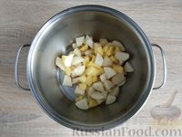 Фото приготовления рецепта: Томатный суп с фрикадельками из фарша с рисом и булгуром - шаг №5