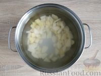 Фото приготовления рецепта: Томатный суп с фрикадельками из фарша с рисом и булгуром - шаг №6