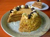 Фото к рецепту: Кофейный торт с орехами и сгущёнкой
