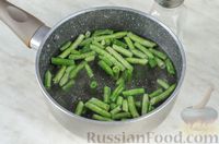 Фото приготовления рецепта: Картофельный салат со сливами и стручковой фасолью - шаг №5