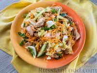 Фото к рецепту: Овощной салат с жареным куриным филе и кунжутом