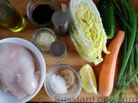 Фото приготовления рецепта: Овощной салат с жареным куриным филе и кунжутом - шаг №1