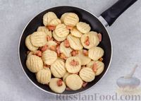 Фото приготовления рецепта: Картофельные ньокки с беконом - шаг №11