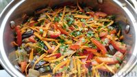 Фото приготовления рецепта: Маринованные баклажаны с морковью и сладким перцем - шаг №12