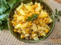 Фото к рецепту: Салат «Курица с ананасами»