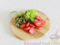 Фото приготовления рецепта: Слоёный салат с шампиньонами и копчёной курицей - шаг №15