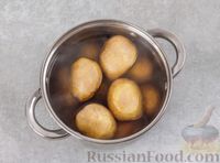 Фото приготовления рецепта: "Мятый" картофель, запечённый с сыром сулугуни и чесноком - шаг №2