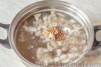 Фото приготовления рецепта: Гречневый суп с фрикадельками и грибами - шаг №9