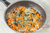 Фото приготовления рецепта: Гречневый суп с фрикадельками и грибами - шаг №10