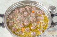 Фото приготовления рецепта: Гречневый суп с фрикадельками и грибами - шаг №15