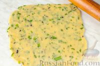 Фото приготовления рецепта: Сырное печенье "Треугольники" с зеленью и чесноком - шаг №11