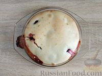 Фото приготовления рецепта: Пирог-перевёртыш со сливами и орехами - шаг №14