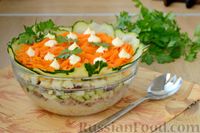 Фото приготовления рецепта: Рыбный салат с рисом, морковью и огурцом - шаг №14